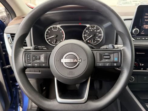 Certified 2022 Nissan Rogue SV FWD image 17
