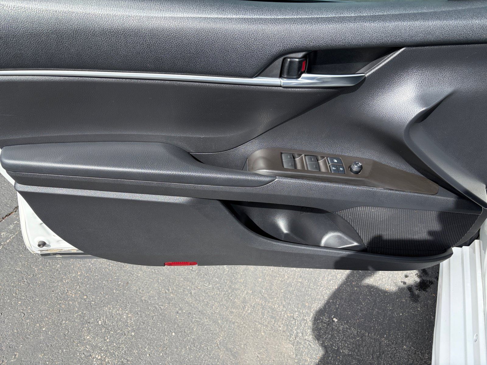 Used 2022 Toyota Camry SE FWD image 9