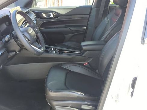 Used 2025 Jeep Compass Trailhawk AWD/4WD image 15