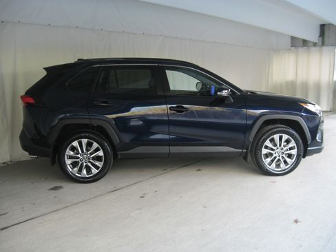 Certified 2024 Toyota RAV4 XLE Premium image 6