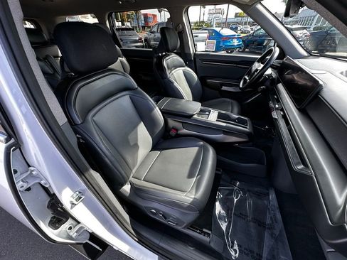 Used 2024 Kia EV9 Light Long Range RWD image 21