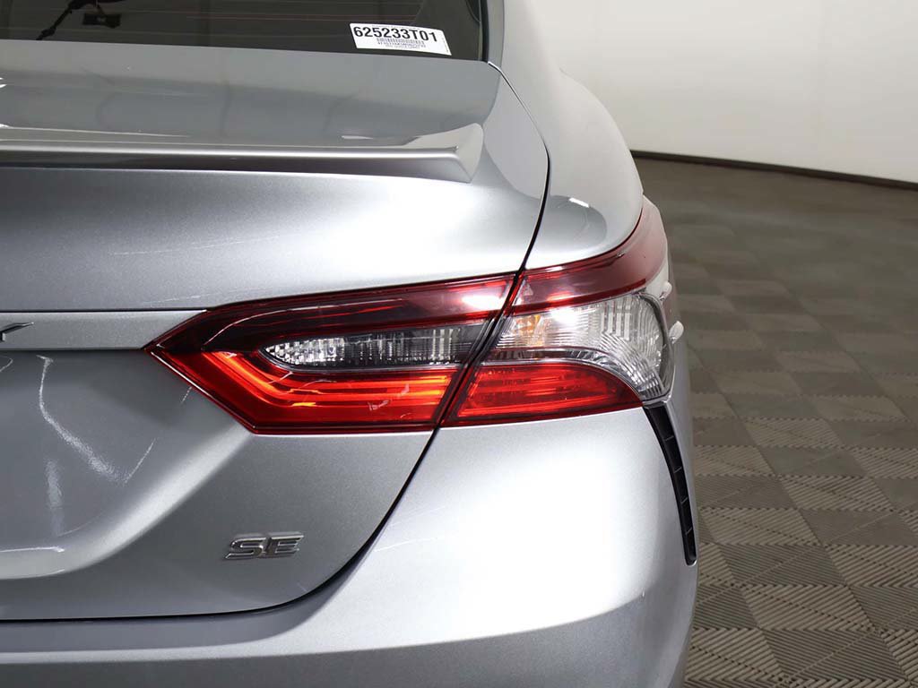 Used 2022 Toyota Camry SE FWD image 12