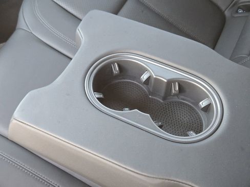 Used 2022 Porsche Macan image 36