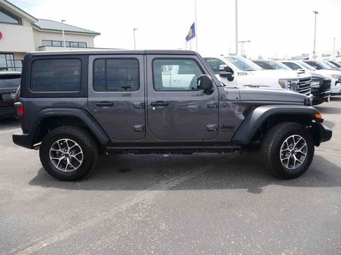 Used 2024 Jeep Wrangler Unlimited Sport AWD/4WD image 14
