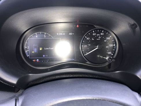 Used 2024 Nissan Kicks SV w/ Interior Electronics Package FWD image 15