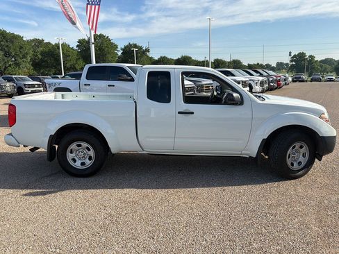 Used 2021 Nissan Frontier S RWD image 2