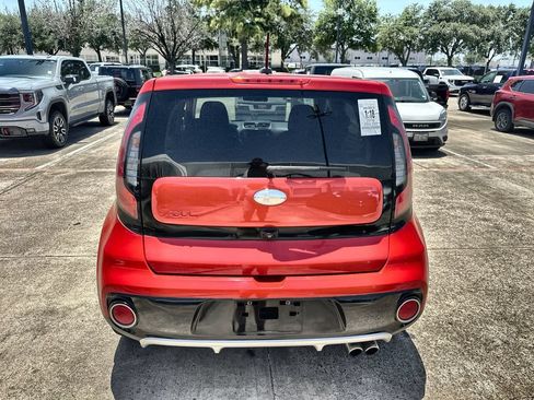 Used 2018 Kia Soul ! FWD image 5
