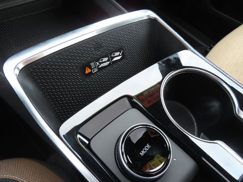 New 2025 Chevrolet Equinox ACTIV w/ Safety and Technology Package image 32