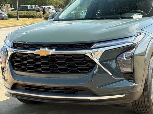 Used 2025 Chevrolet Trax LT image 10