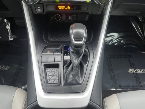 Used 2019 Toyota RAV4 XLE Premium w/ Phone Cable & Charge Package image 21