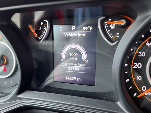 Used 2025 Jeep Wrangler Sport S image 39