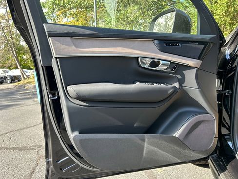 New 2026 Volvo XC90 B6 Plus w/ Protection Package Premier image 9