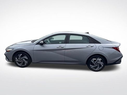 Used 2025 Hyundai Elantra Sport FWD image 2