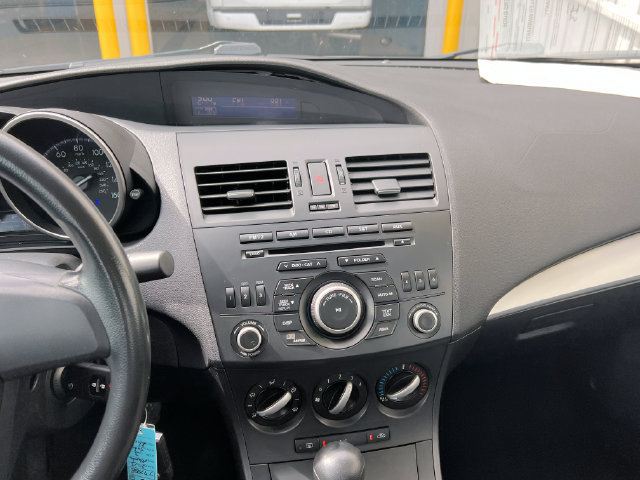 Used 2013 MAZDA MAZDA3 i SV w/ Convenience Pkg FWD image 16