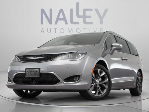 Used 2018 Chrysler Pacifica Limited FWD image 11