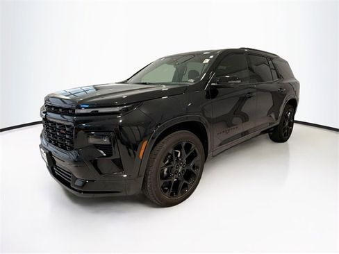 Used 2025 Chevrolet Traverse RS image 3