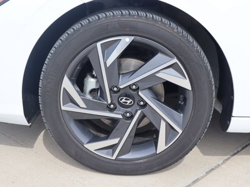 Used 2025 Hyundai Elantra Sport image 24