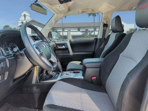 Used 2017 Toyota 4Runner SR5 AWD/4WD image 11