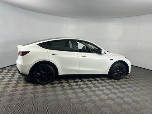 Used 2024 Tesla Model Y Long Range image 3