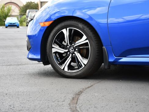 Used 2018 Honda Civic Touring image 12