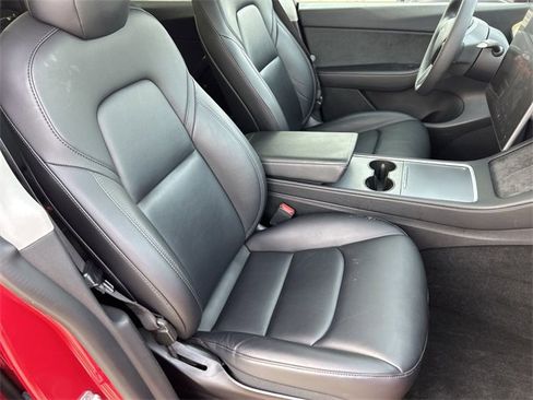 Used 2022 Tesla Model Y Performance image 11