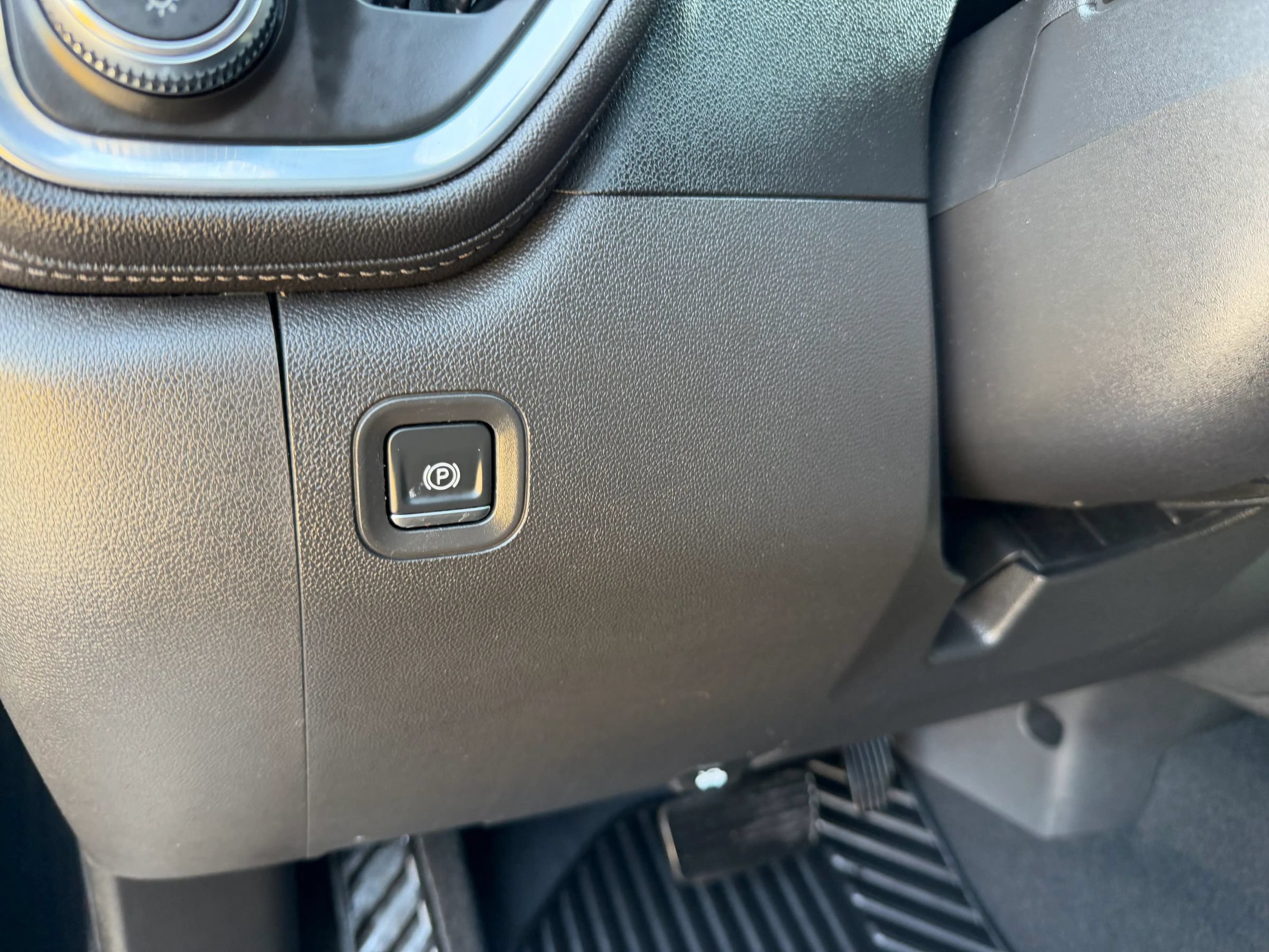 Used 2020 GMC Sierra 1500 SLE w/ SLE Value Package RWD image 25