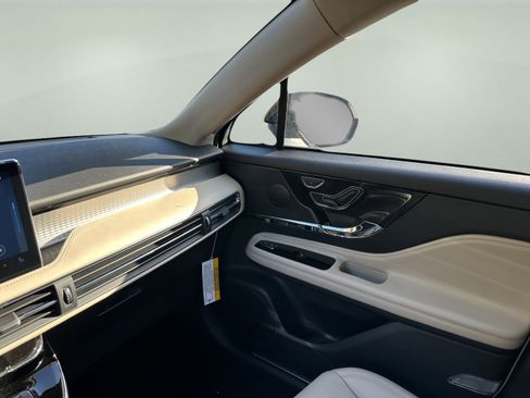 New 2026 Lincoln Corsair Premiere image 15