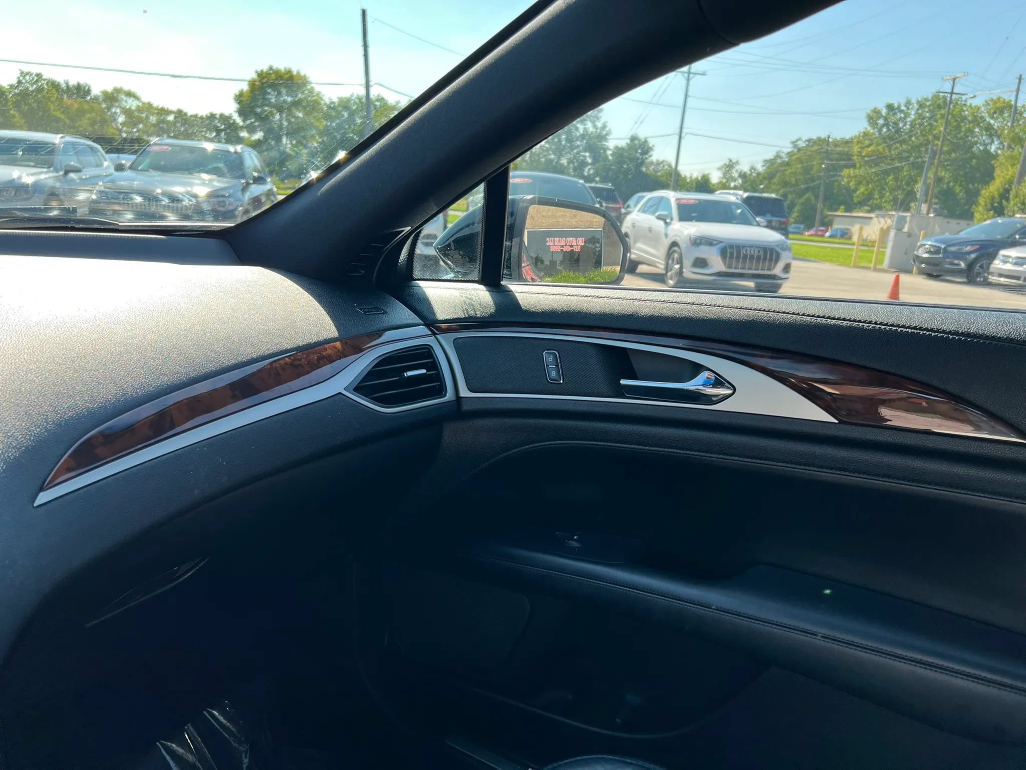 Used 2017 Lincoln MKZ Select w/ Select Plus Package FWD image 19