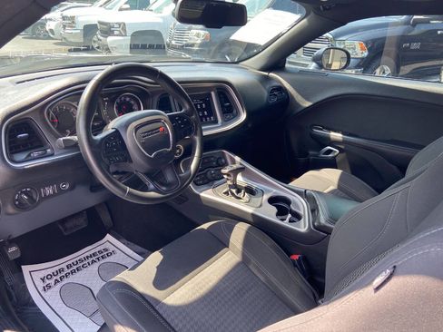 Used 2019 Dodge Challenger SXT image 10