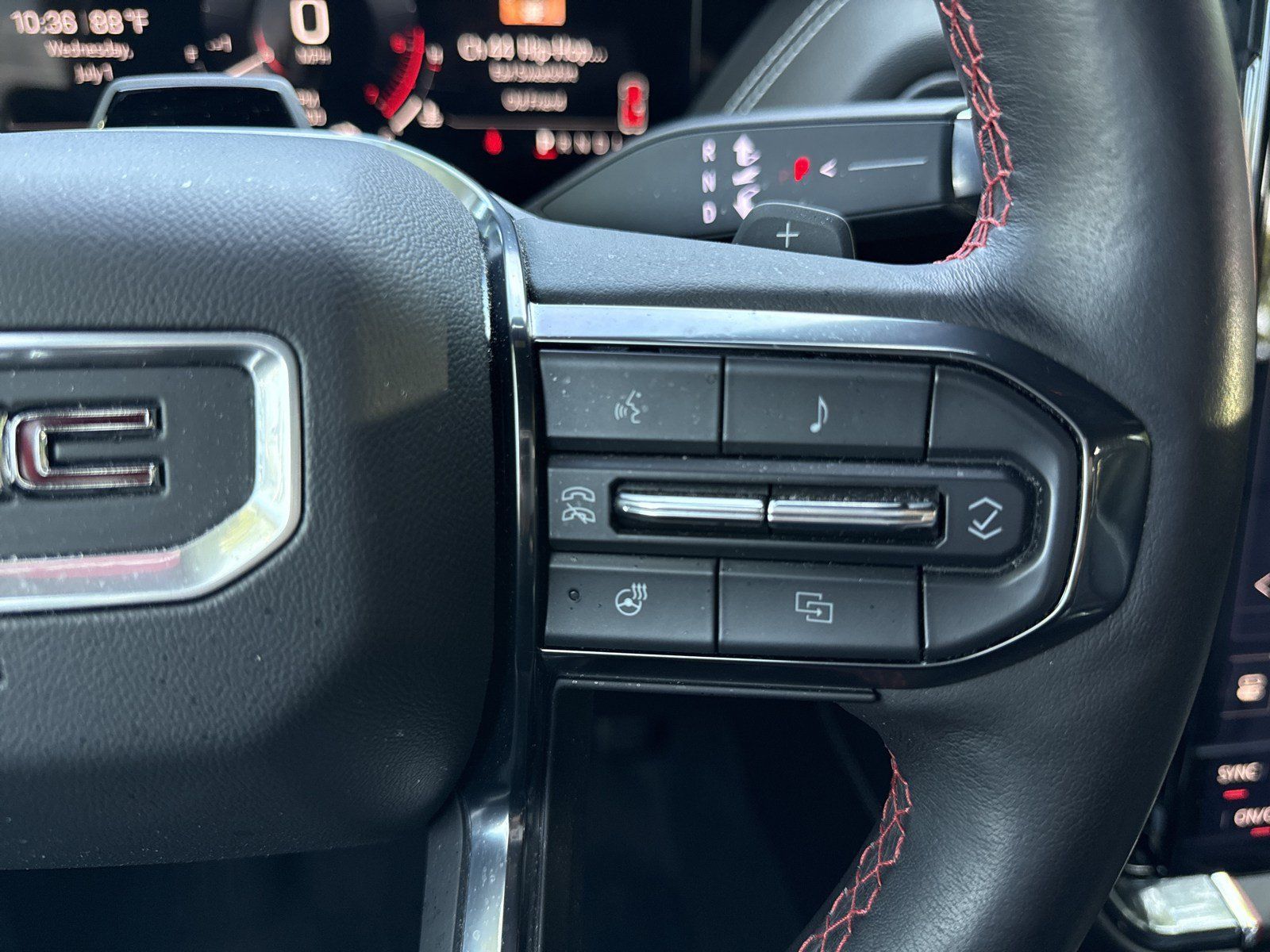 Used 2025 GMC Yukon AT4 Ultimate AWD/4WD image 9
