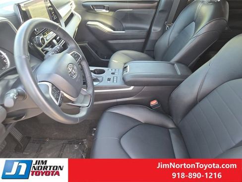 Used 2026 Toyota Highlander XLE AWD/4WD image 14