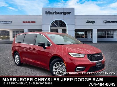 Used 2025 Chrysler Pacifica Select
