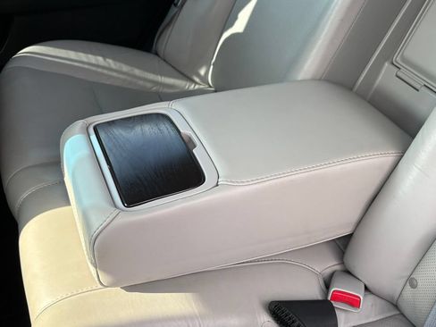 Used 2016 Toyota Avalon Limited w/ Toyota Safety Sense Package FWD image 11