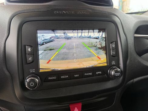 Used 2016 Jeep Renegade Trailhawk AWD/4WD image 12