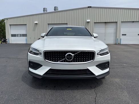 Used 2025 Volvo V60 B5 Cross Country Ultra w/ Climate Package AWD/4WD image 2