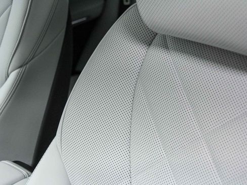 Used 2025 BMW X5 sDrive40i w/ Premium Package image 25