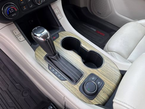 Used 2019 GMC Acadia Denali w/ Technology Package FWD image 24