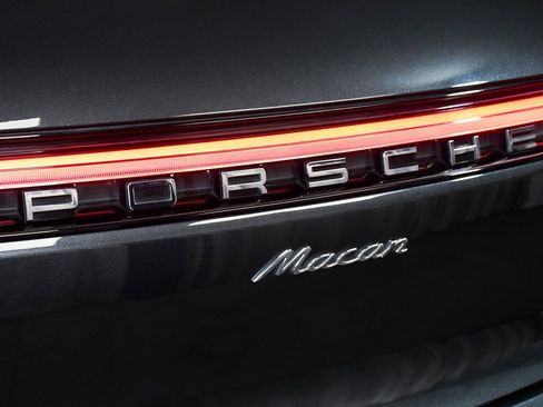 Used 2024 Porsche Macan image 94