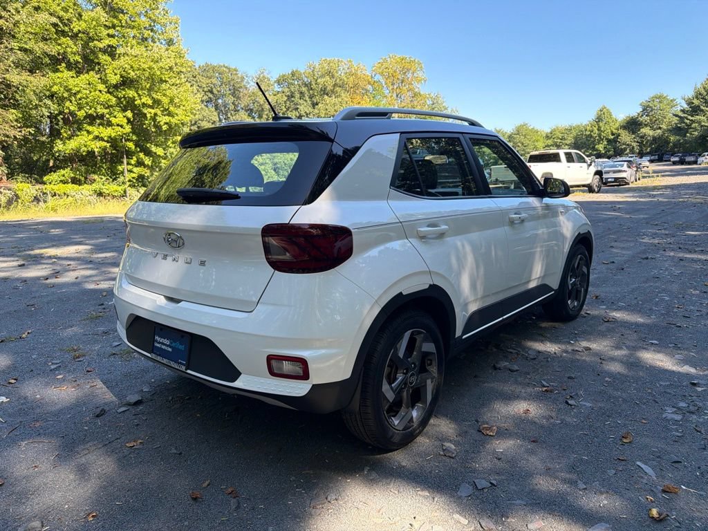 Certified 2023 Hyundai Venue Limited w/ Cargo Package FWD image 3