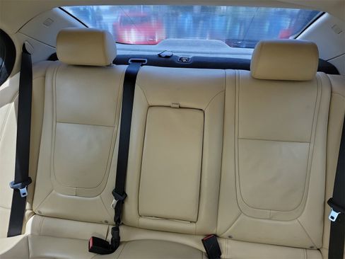 Used 2014 Jaguar XF image 11