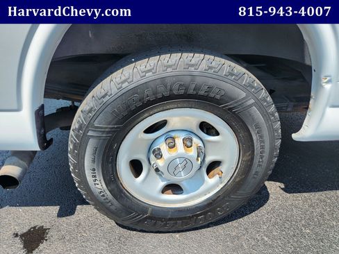 Used 2019 Chevrolet Express 3500 w/ Driver Convenience Package image 30