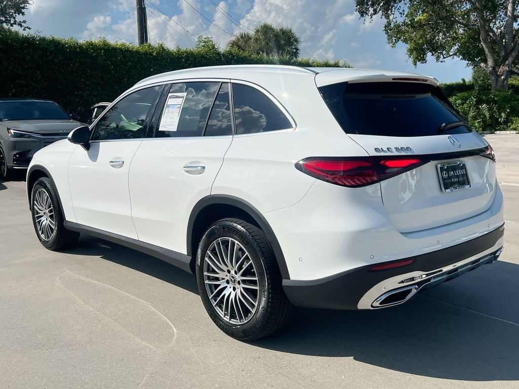 Used 2025 Mercedes-Benz GLC 300 image 5