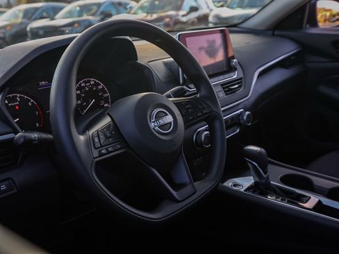 Used 2025 Nissan Altima 2.5 S image 14