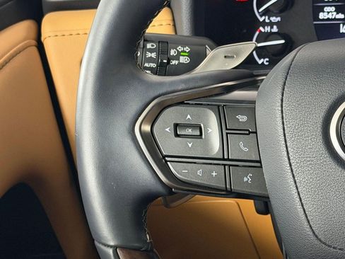 Used 2024 Lexus LX 600 4WD w/ Luxury Package image 17