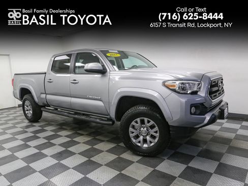 Used 2017 Toyota Tacoma SR5 image 1