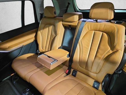 Used 2022 BMW X7 xDrive40i w/ Premium Package image 15