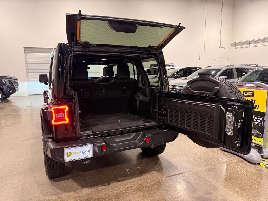 Used 2024 Jeep Wrangler Unlimited Sahara w/ Technology Group AWD/4WD image 9
