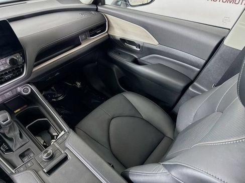 Used 2025 Toyota Grand Highlander AWD image 24
