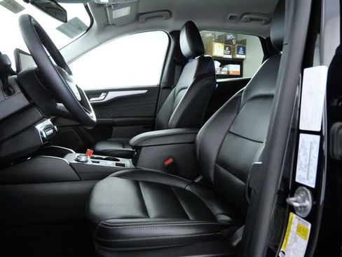 Certified 2025 Ford Escape Platinum image 17