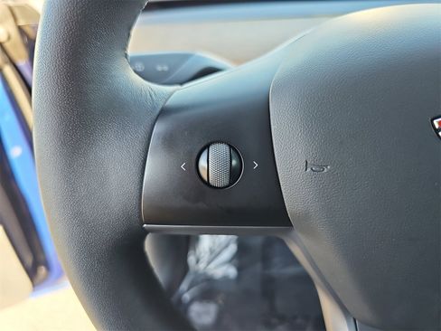 Used 2021 Tesla Model Y Long Range image 18